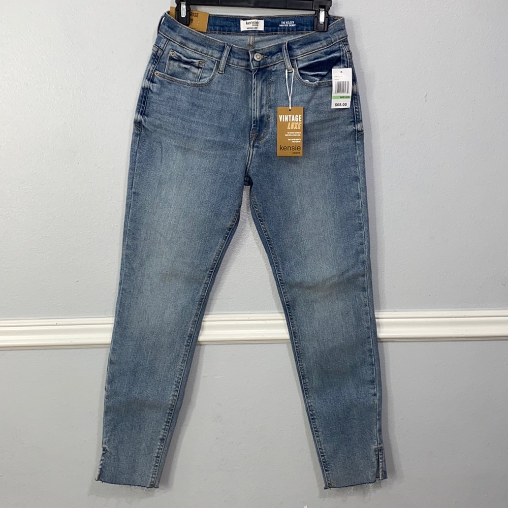 The Kelsey High Rise Skinny Jean Size: 8/29 (NEW NEVER WORN WITH TAGS)